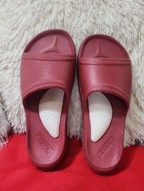 Namu Recovry Slip-On Women's Slide Sandals in Burgundy - Cushioned Comfort